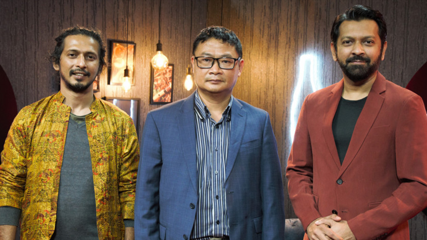 কোকা-কোলার ব্যবস্থাপনা পরিচালক তা জি তুং-এর সাথে তাহসান ও অর্ণব। ছবি:  সৌজন্যে