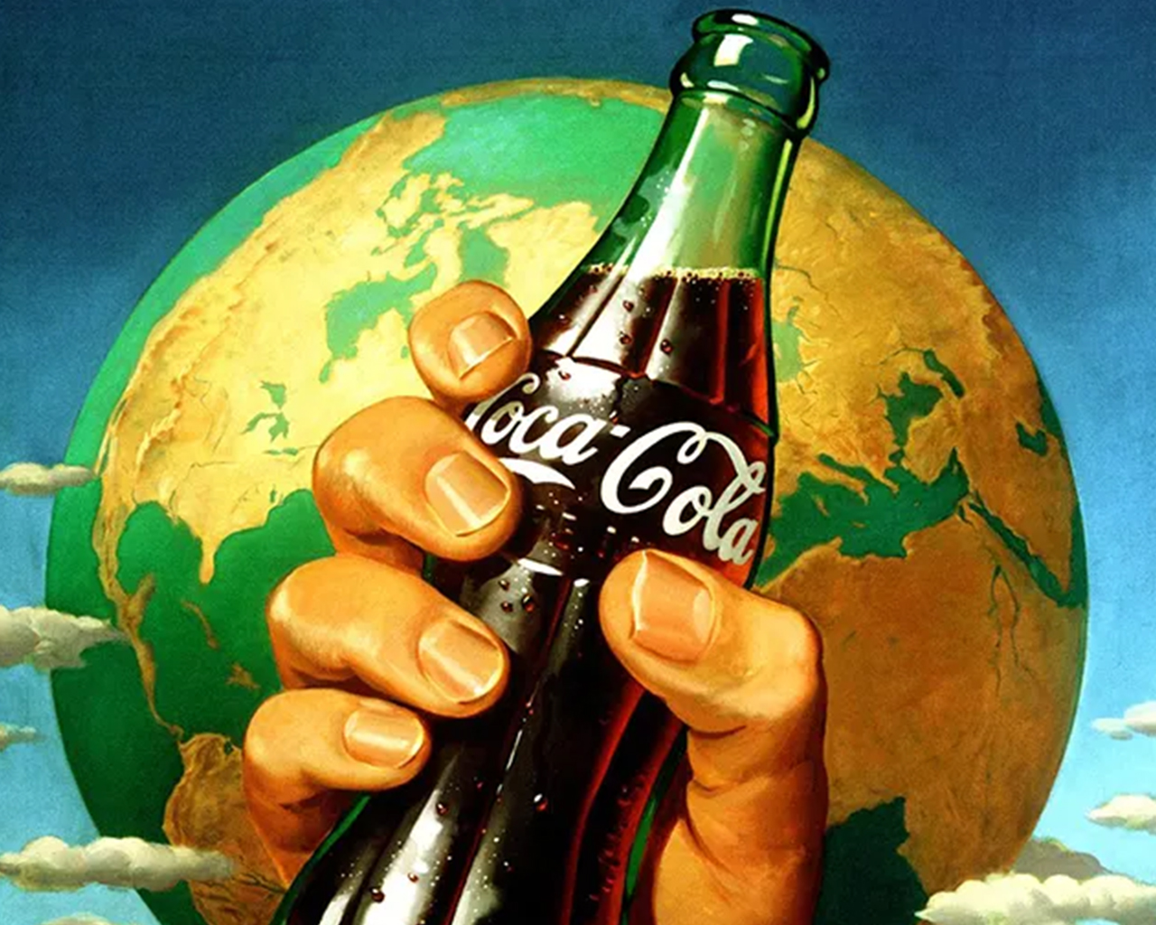 Una mano sosteniendo una botella de Coca-Cola con el fondo del globo terráqueo